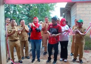 Riza-Debby Hadiri Peresmian Bangunan dan Rice Milling Unit Kelompok tani Marsudi Tani 1 di Desa Rias