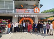 Erzaldi Bersama Istri Semarakkan Grand Opening Tomoro Coffee di Pangkalpinang