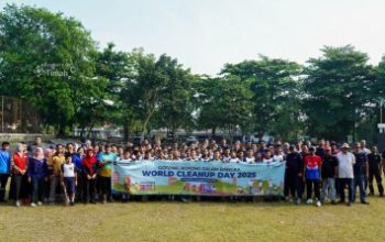Peringati World Clean Up Day, PT Timah Bersama Pelajar dan Masyarakat Gotong Royong Bersihkan Kawasan Taman Sari