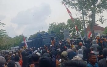 Suara Penambang Rakyat Menggema di halaman Kantor PT Timah Tbk