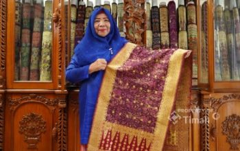 Tak Sekadar Tenunan, Maslina Yazid dan PT TIMAH Rajut Asa Lestarikan Cual Bangka