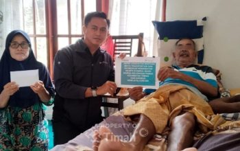 Istri Syamsul Bahri Tak Pernah Menyangka PT TIMAH Serahkan Bantuan Biaya Pengobatan Warga Desa Pamak
