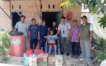 PT TIMAH Serahkan Bantuan Biaya Pengobatan untuk Warga Desa Rias