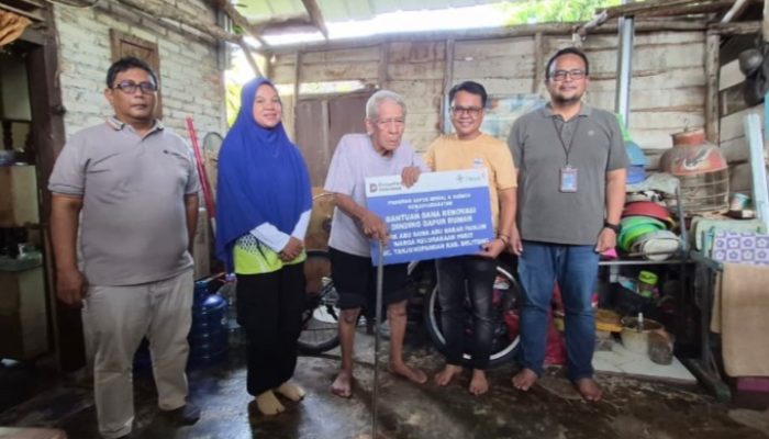 PT TIMAH Bantu Renovasi Rumah Warga di Belitung, Abu Samah: Bersyukur Bisa Tinggal Lebih Nyaman
