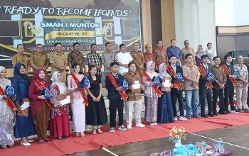 PT TIMAH Perkuat Pendidikan, Dukung Pelepasan Siswa SMAN 1 Mentok Berlangsung Meriah