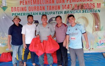 Pererat SINERGI: Pemkab Basel Serahkan Daging Qurban kepada DPC PJS Bangka Selatan