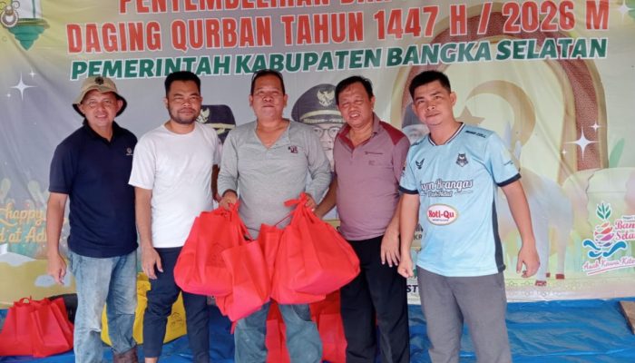 Pererat SINERGI: Pemkab Basel Serahkan Daging Qurban kepada DPC PJS Bangka Selatan
