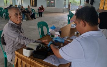 Hadir di Desa Padang, Mobil Sehat PT TIMAH Berikan Pelayanan Kesehatan Gratis