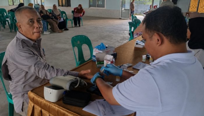 Hadir di Desa Padang, Mobil Sehat PT TIMAH Berikan Pelayanan Kesehatan Gratis