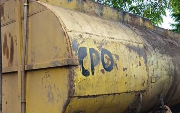 Warga Kaget, Truk Tangki CPO Pecah Ban di Desa Gadung Diduga Langgar LLAJ dan Perda